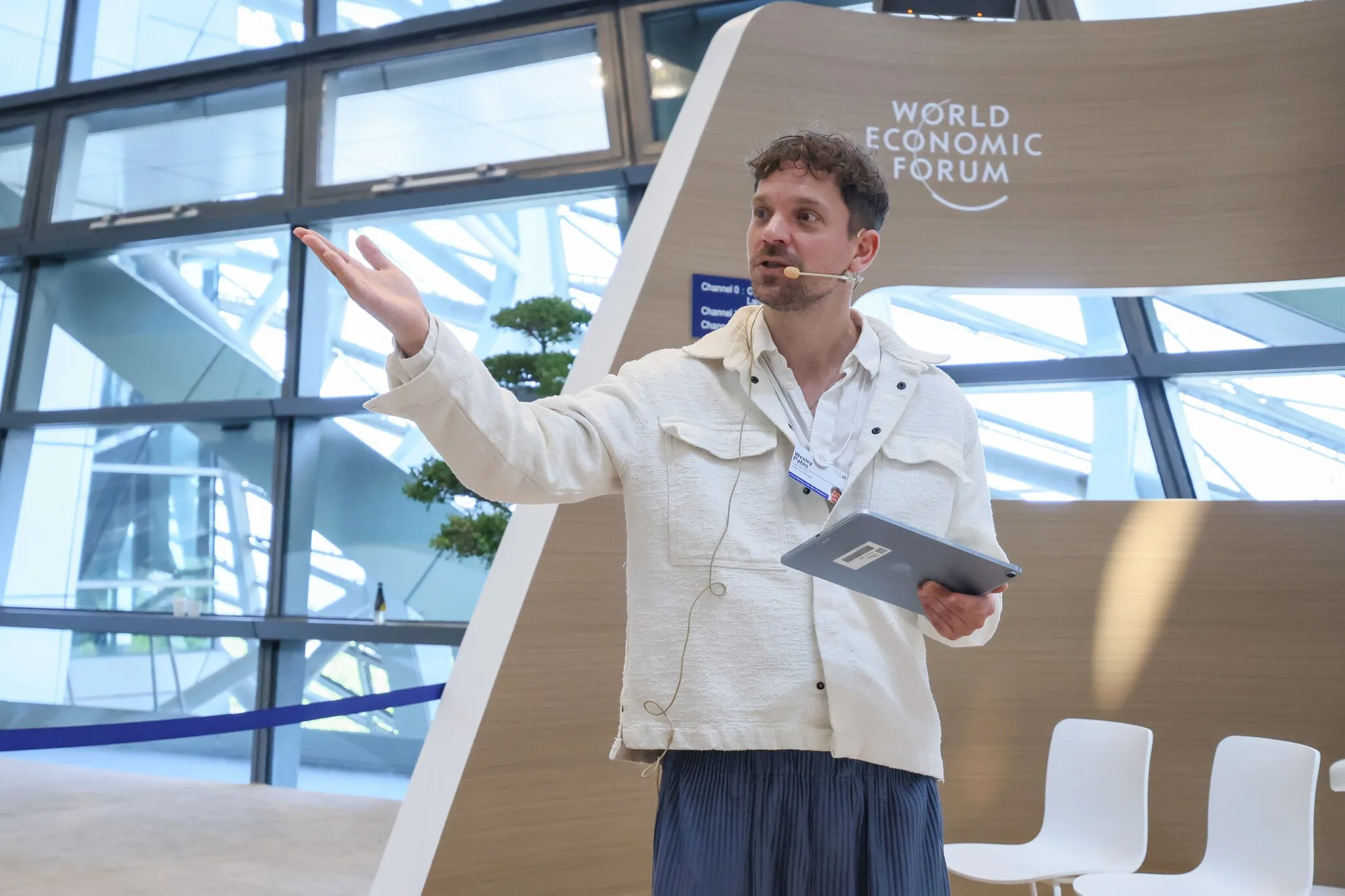 Augmento Founder Wesley, explaining about the project